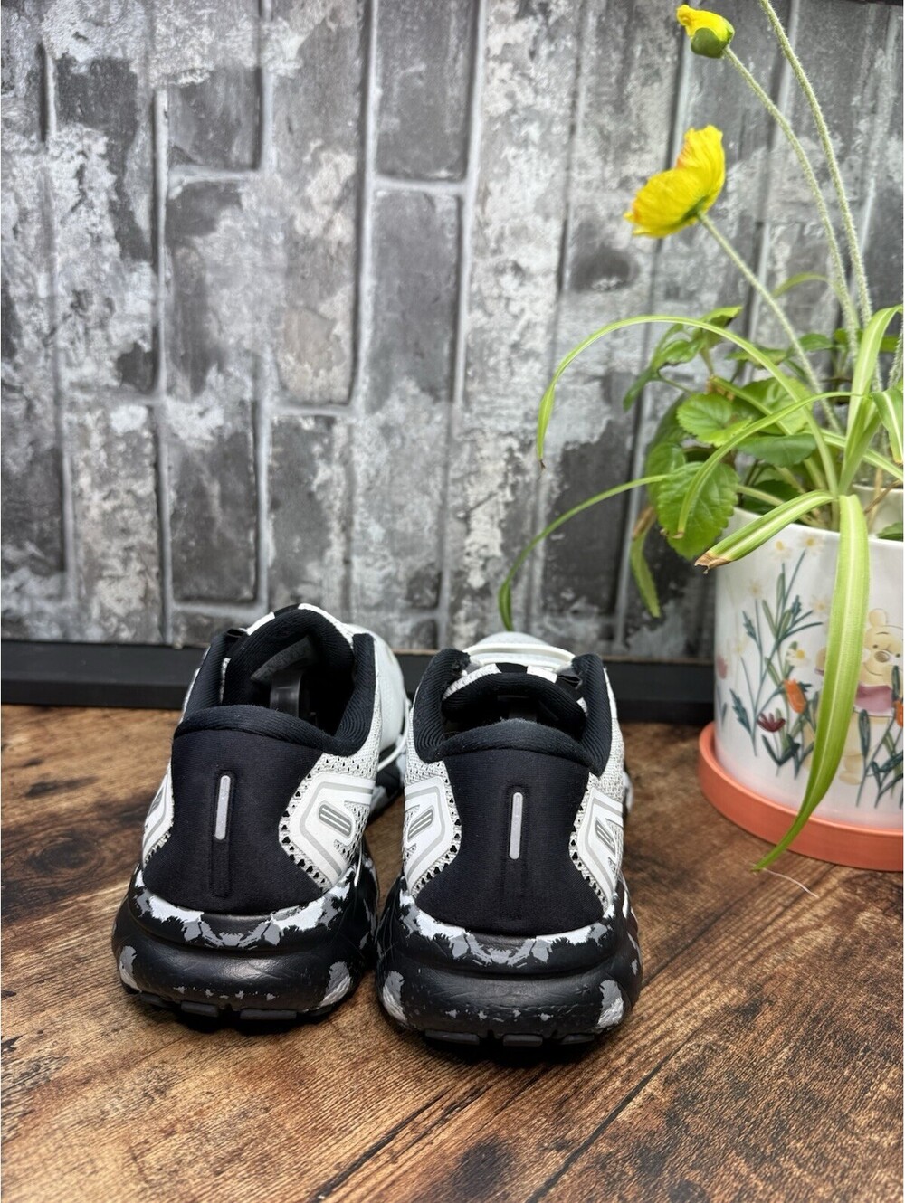 Brooks Ghost 14 Women’s White/Black Camo Lace-Up Mesh Sneakers - Picture 4 of 6